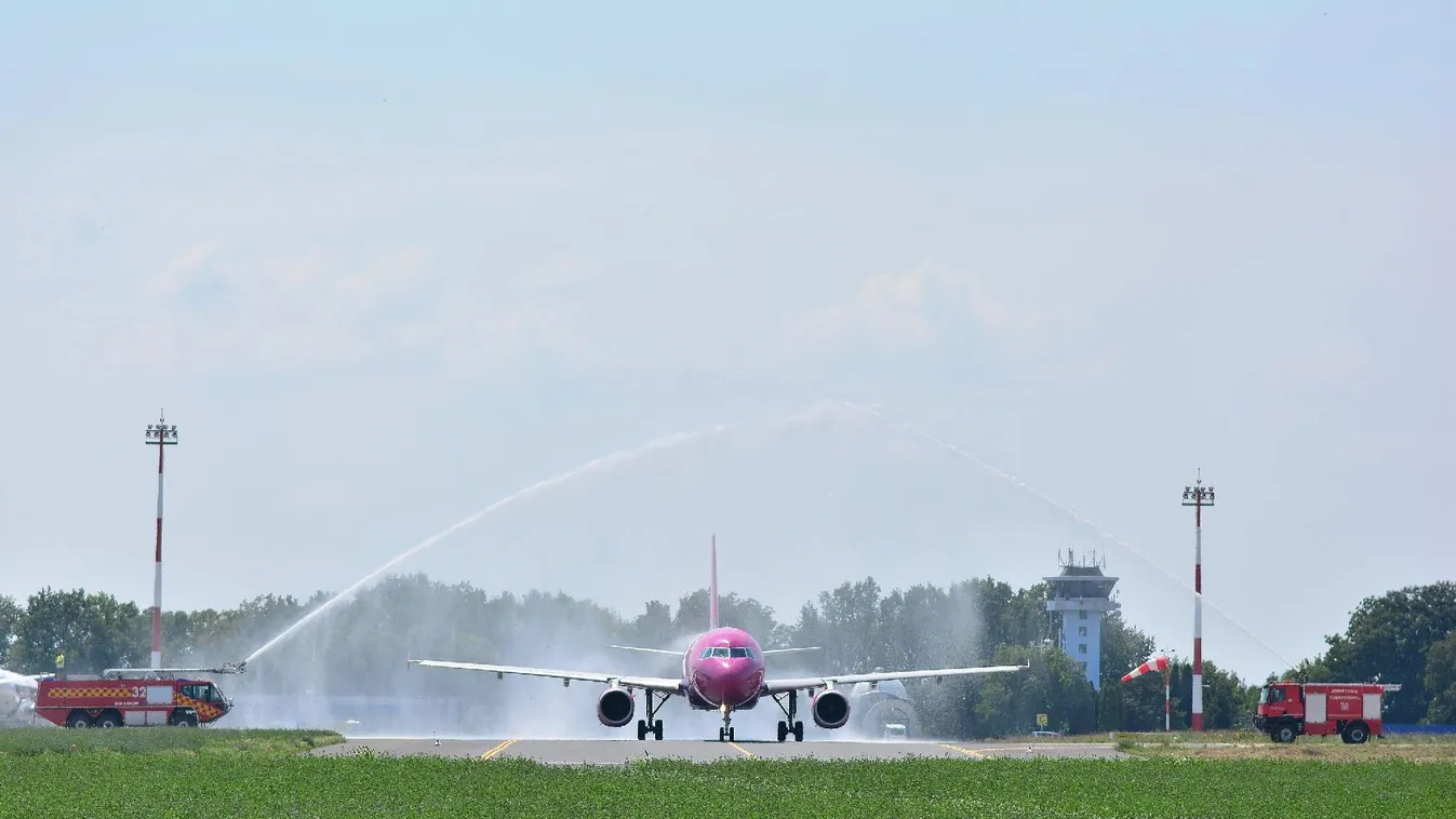 Köd miatt nem szálltak le a gépek