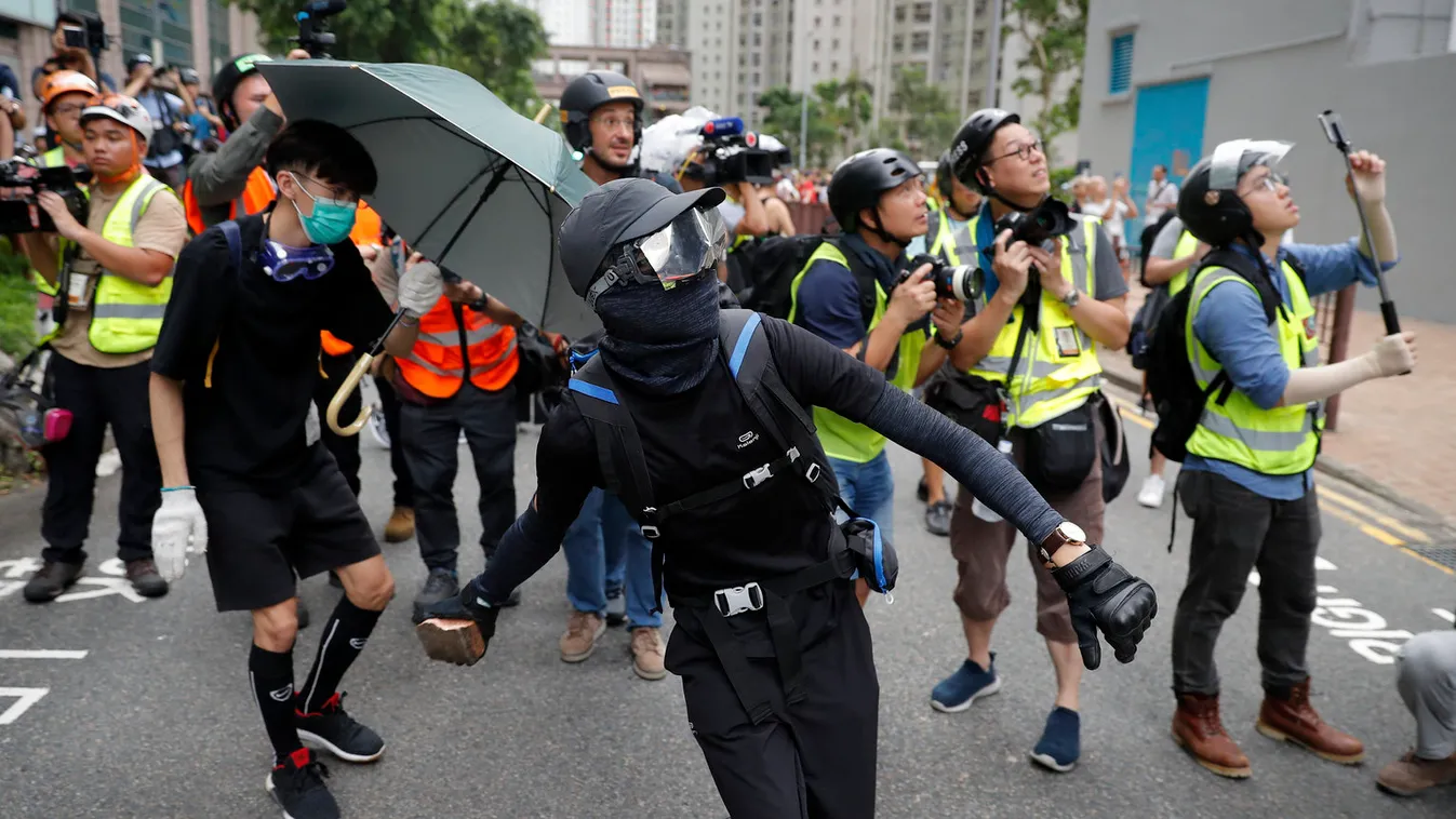 Erőszakossá vált az engedély nélkül tartott tüntetés vasárnap