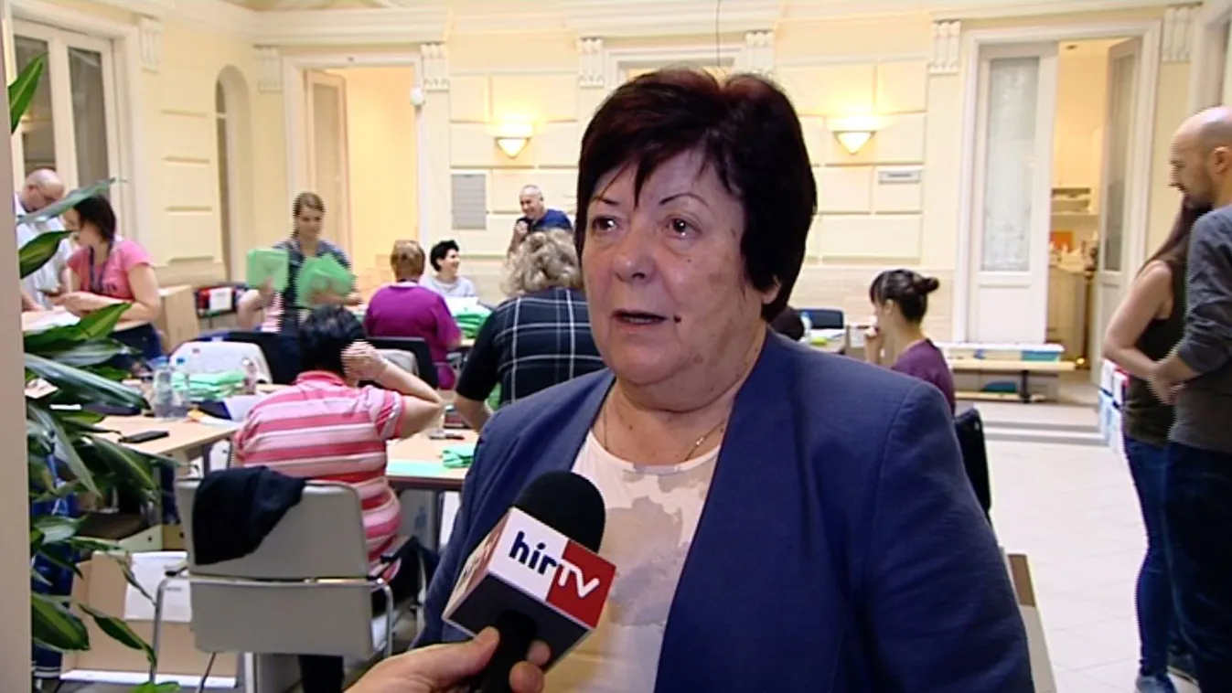 Elkezdték átadni a pártoknak a választási jegyzőkönyveket