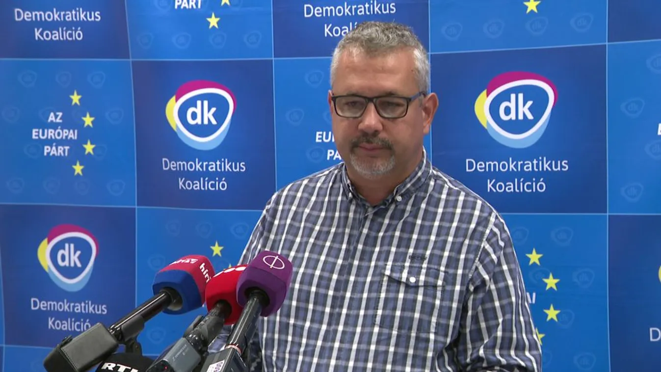 Sértegette a választókat és élvezi az ellenzéki pártok támogatását