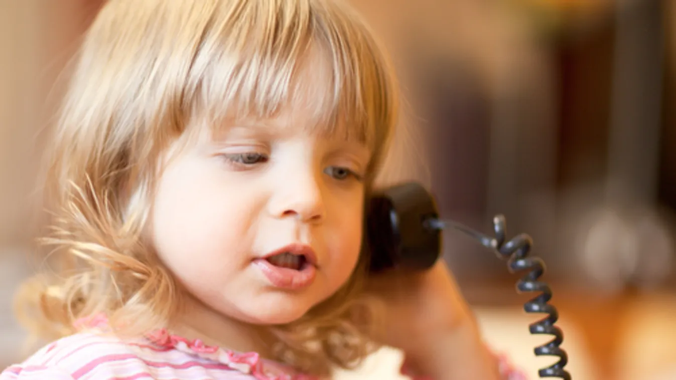 Szívszorító: Tízéves kislány a tárcsázta a segélyhívót, hogy mentőt hívjon siketnéma szülei helyett