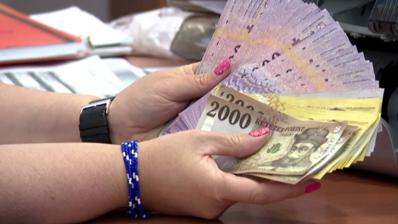 Történelmi mélyponton a forint árfolyama