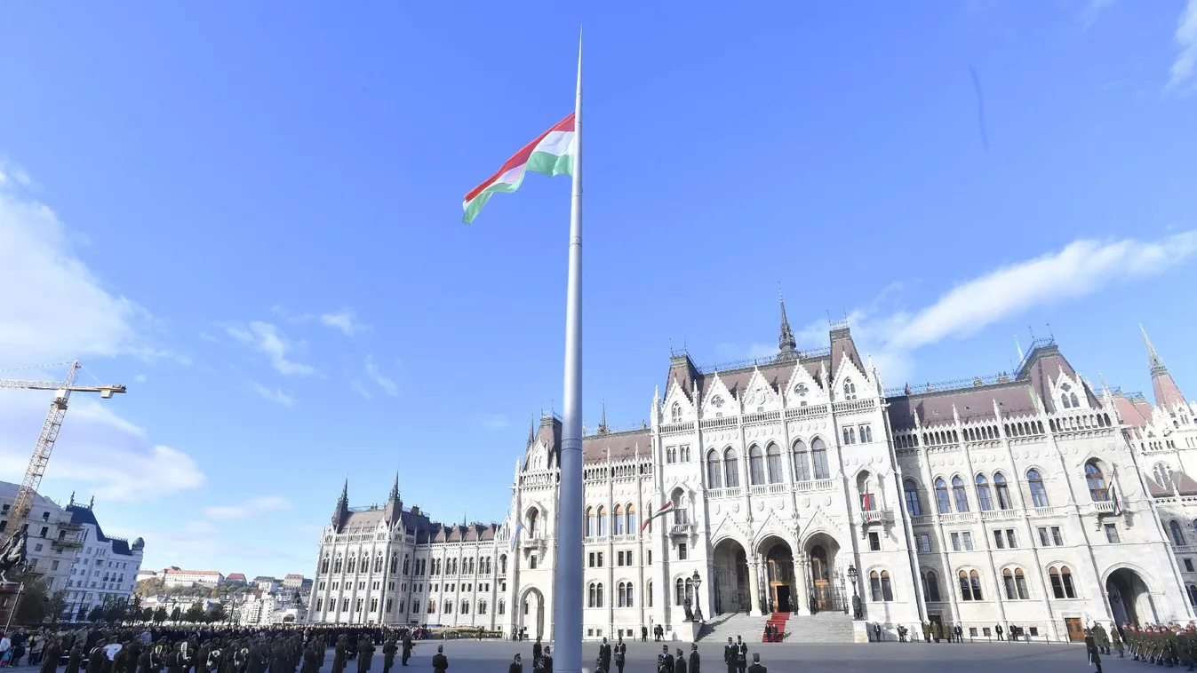 Felvonták a nemzeti lobogót, országszerte az 56-os forradalomra emlékeznek