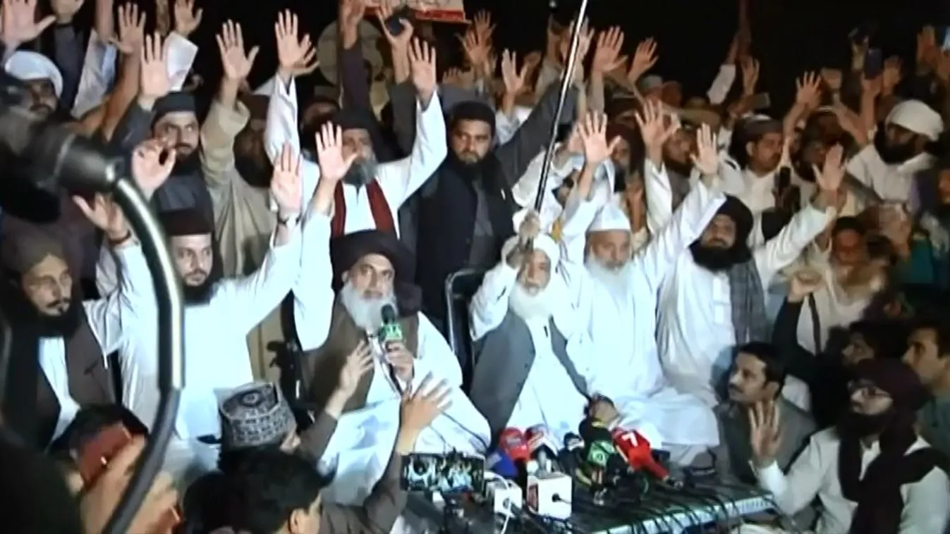 A tüntetők miatt nem távozhat az ország az istenkáromlás miatt elítélt nő