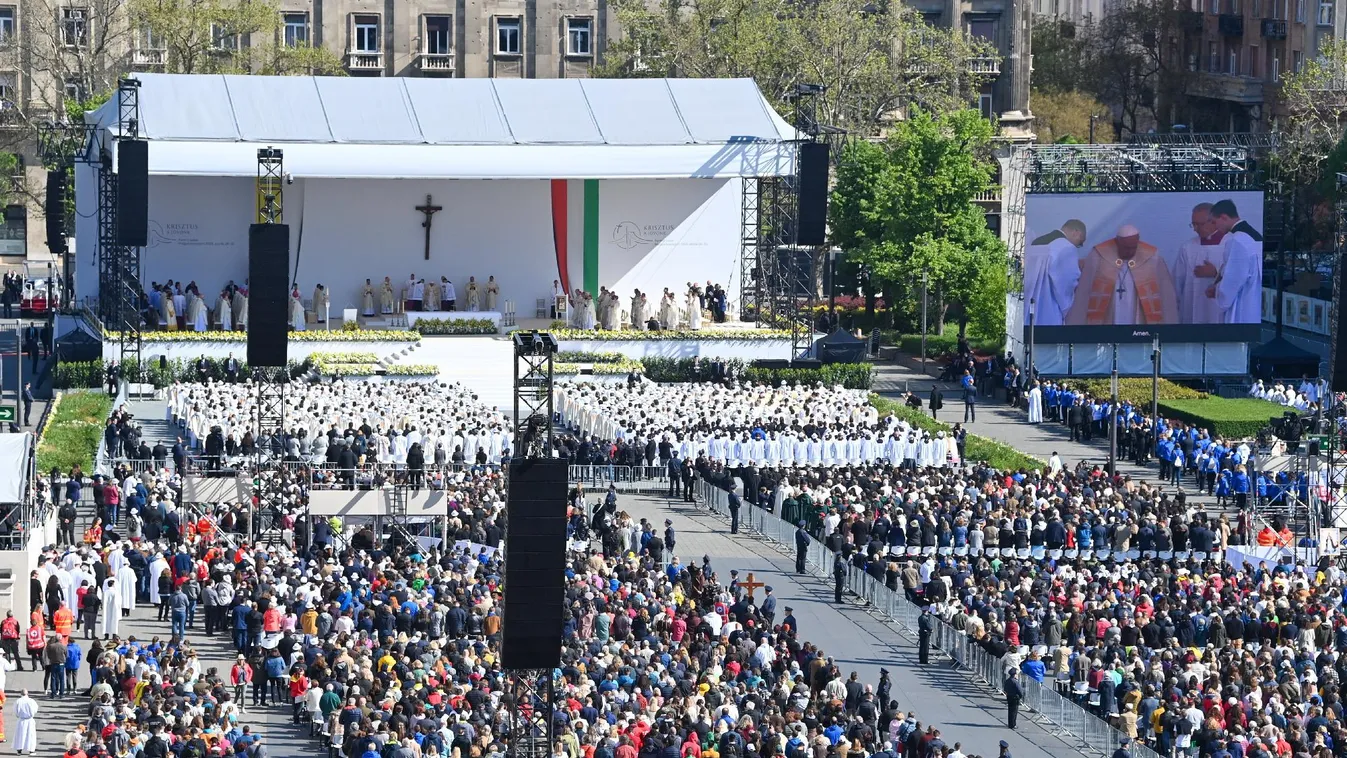 Zsúfolásig telt a Kossuth tér, több 10 ezren voltak Ferenc pápa vasárnapi szentmiséjén