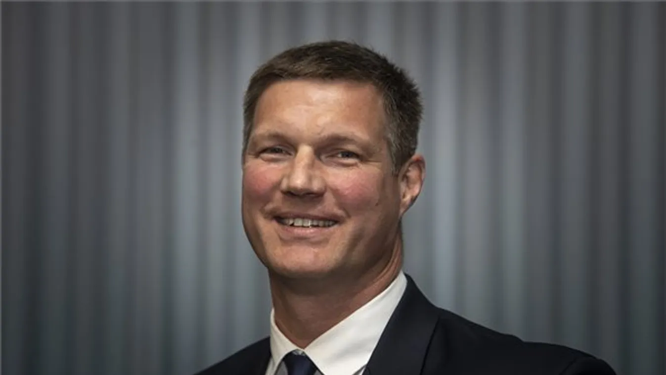 Vári Attila váltja Kemény Dénest