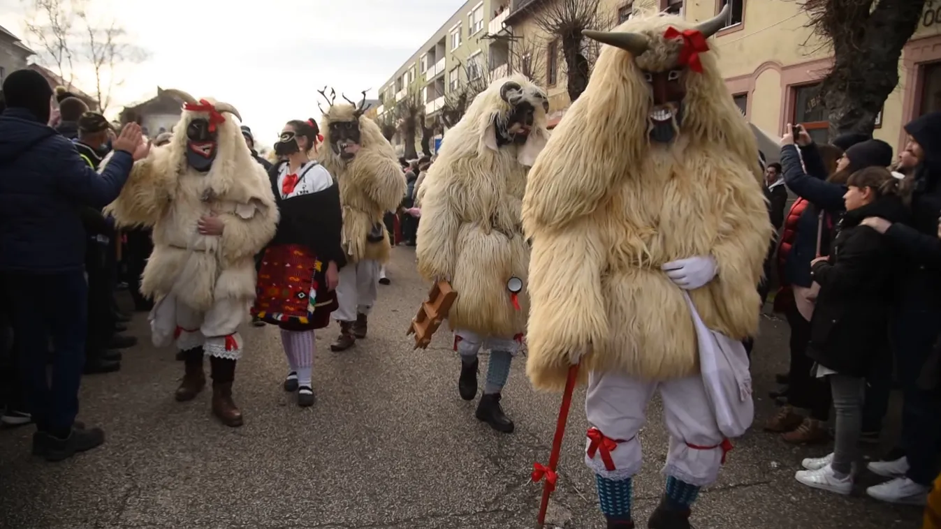 Tízezrek búcsúztatták a telet Mohácson