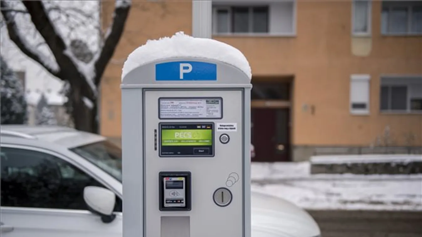Modern parkolóautomatákra cserélték a régieket Pécsen