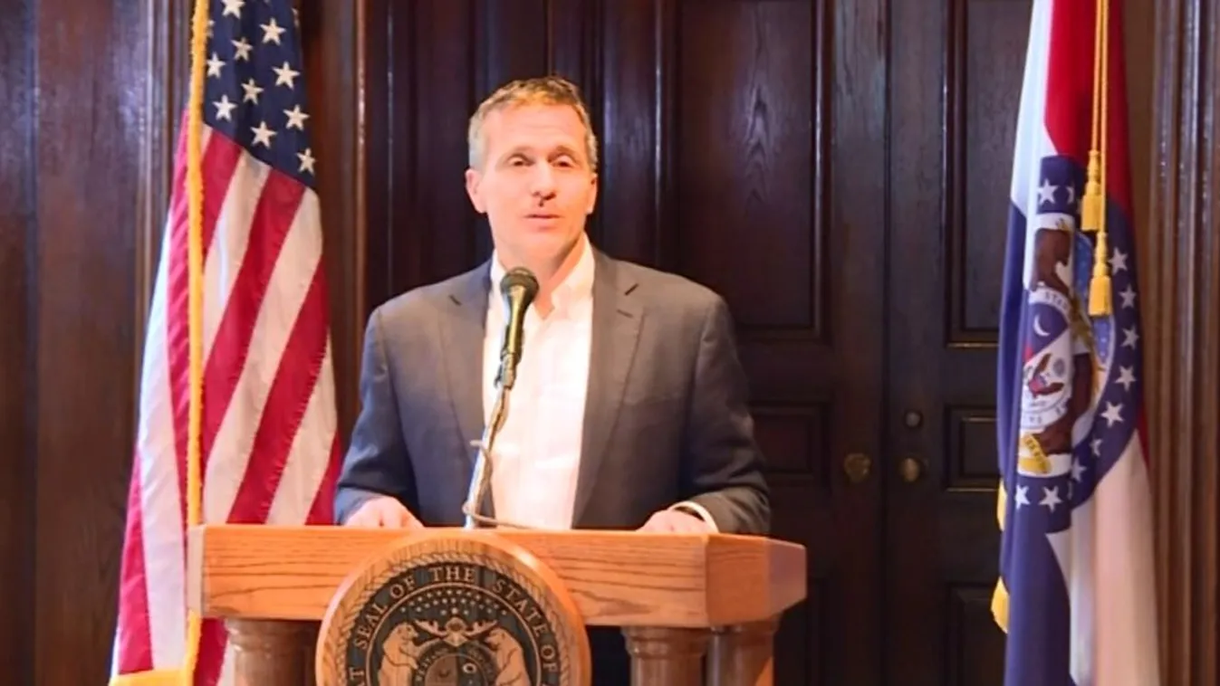 Belebukott kampányfinanszírozási és szexbotrányába a politikus