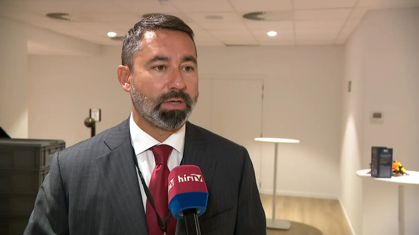 Von der Leyen még az európai parlamenti választás előtt akarja elfogadtatni a migrációs paktumot