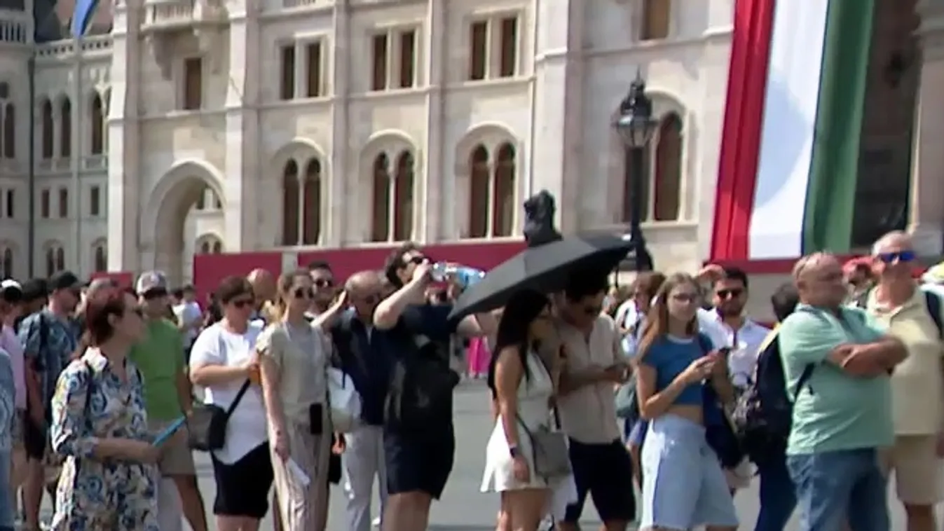 A nemzeti ünnep alkalmából ingyenesen látogatható a Parlament + videó