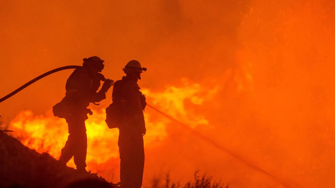 Tűzvész miatt kell menekülniük a keleti partvidéki amerikaiaknak