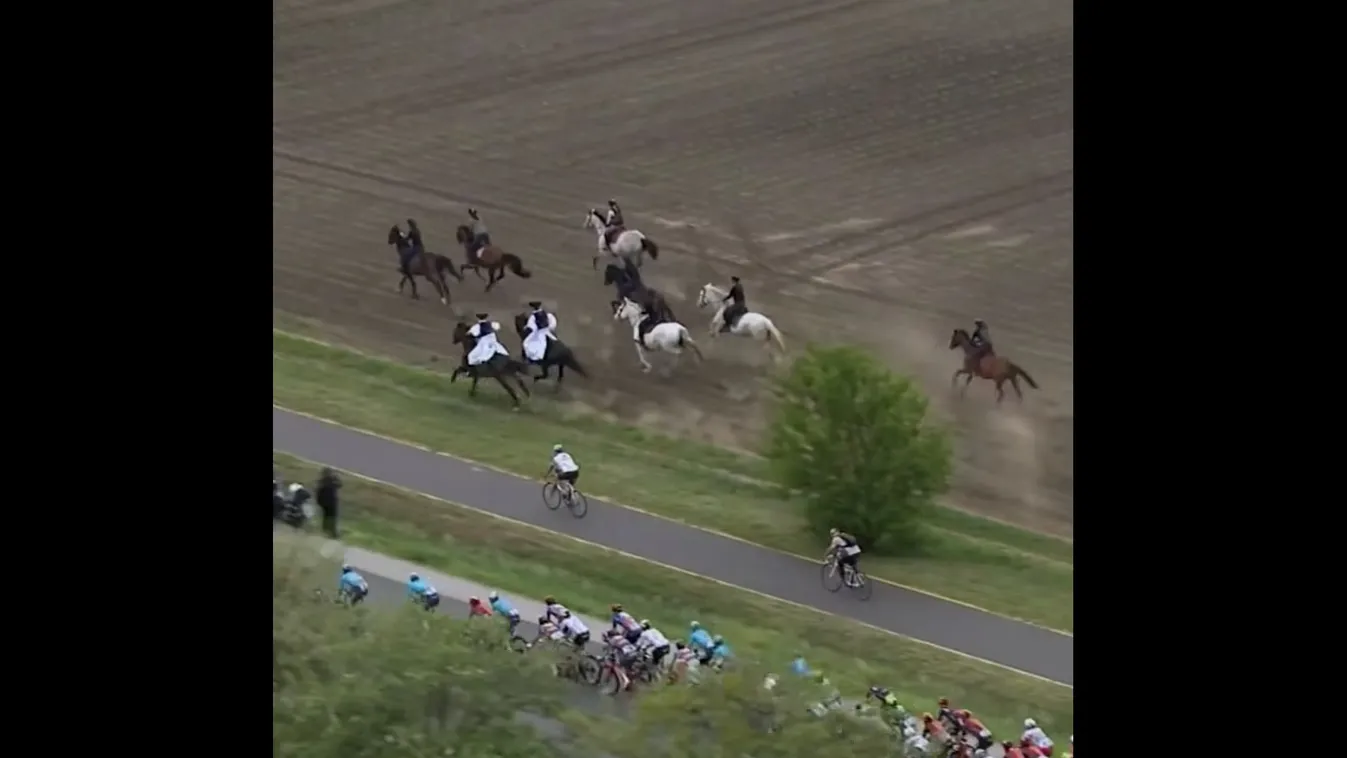 Micsoda felvételek! Csikósok vágtáztak a Tour de Hongrie versenyzőinek oldalán + videó