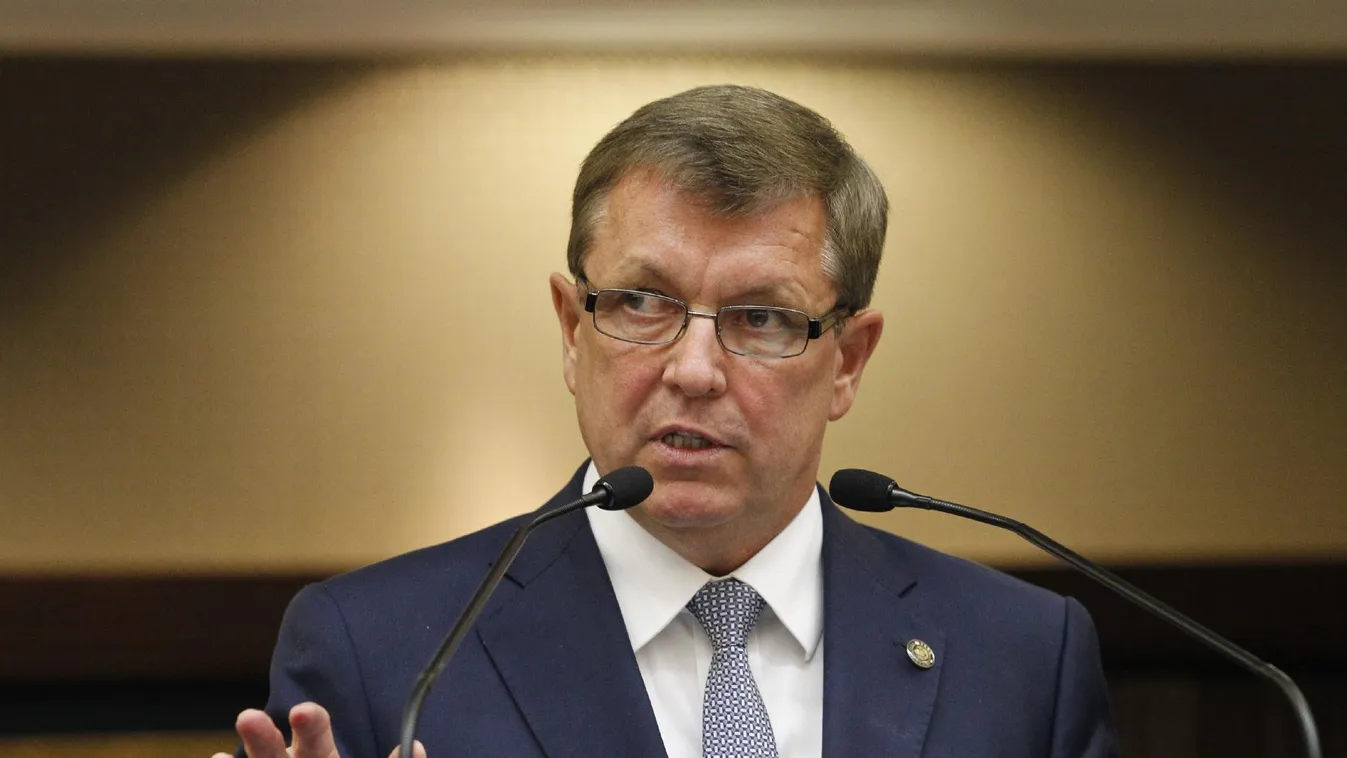 Matolcsy a bankszövetség vezetőjének luxuslakását használja