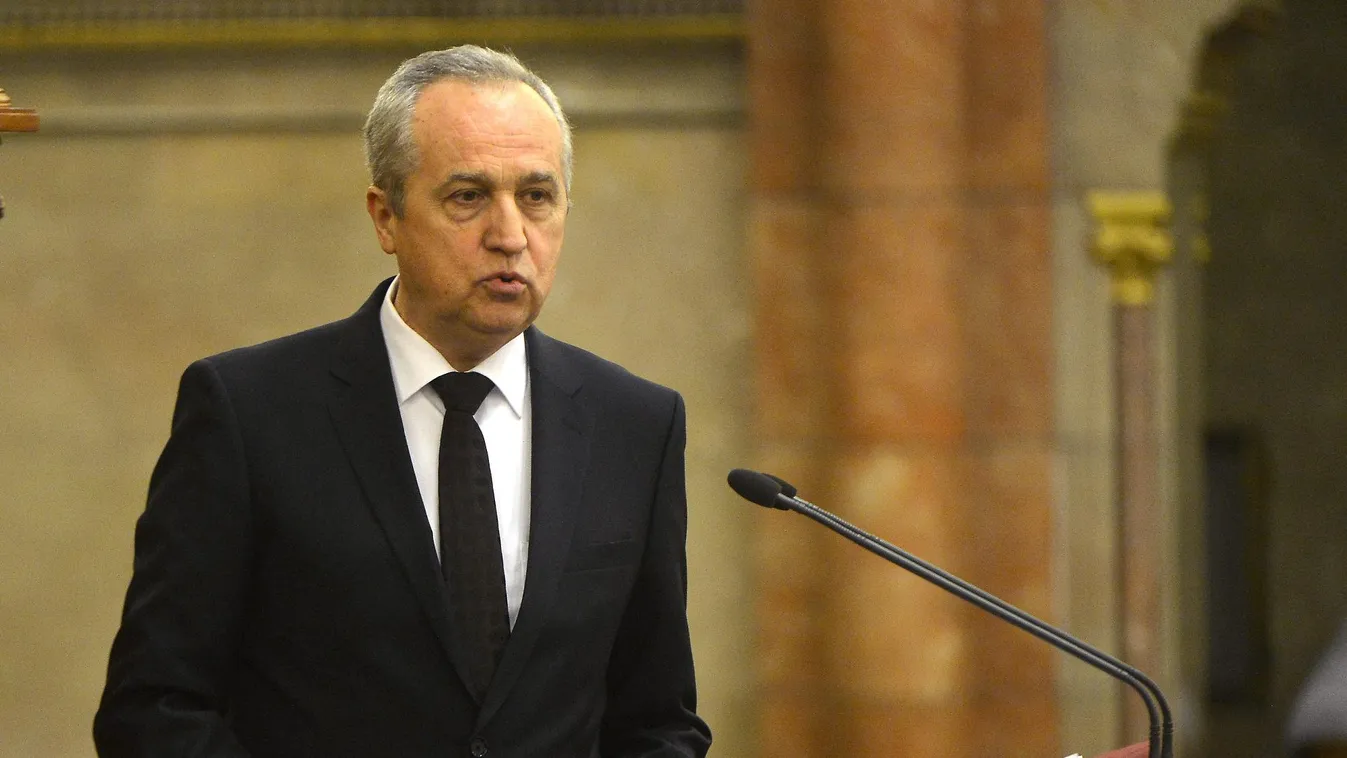 Kontrát Károly: A migrációs veszély nem múlt el