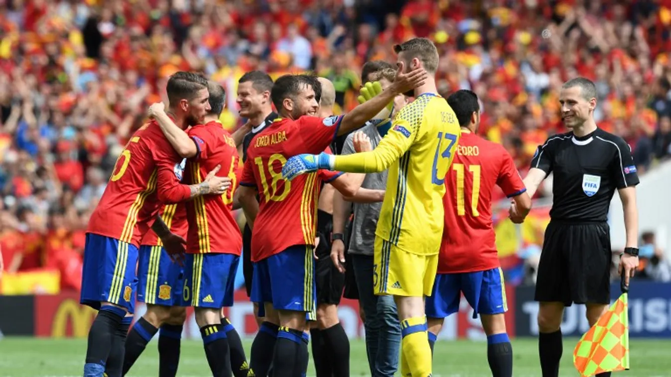 Nyögvenyelős győzelemmel kezdtek a spanyolok