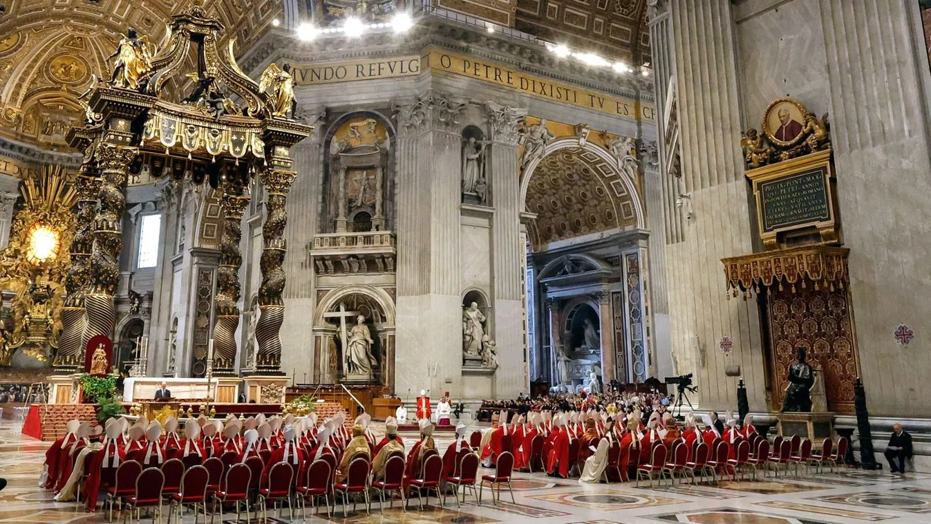 A Vatikán munkatársai titoktartást fogadtak a kiátkozás terhe mellett