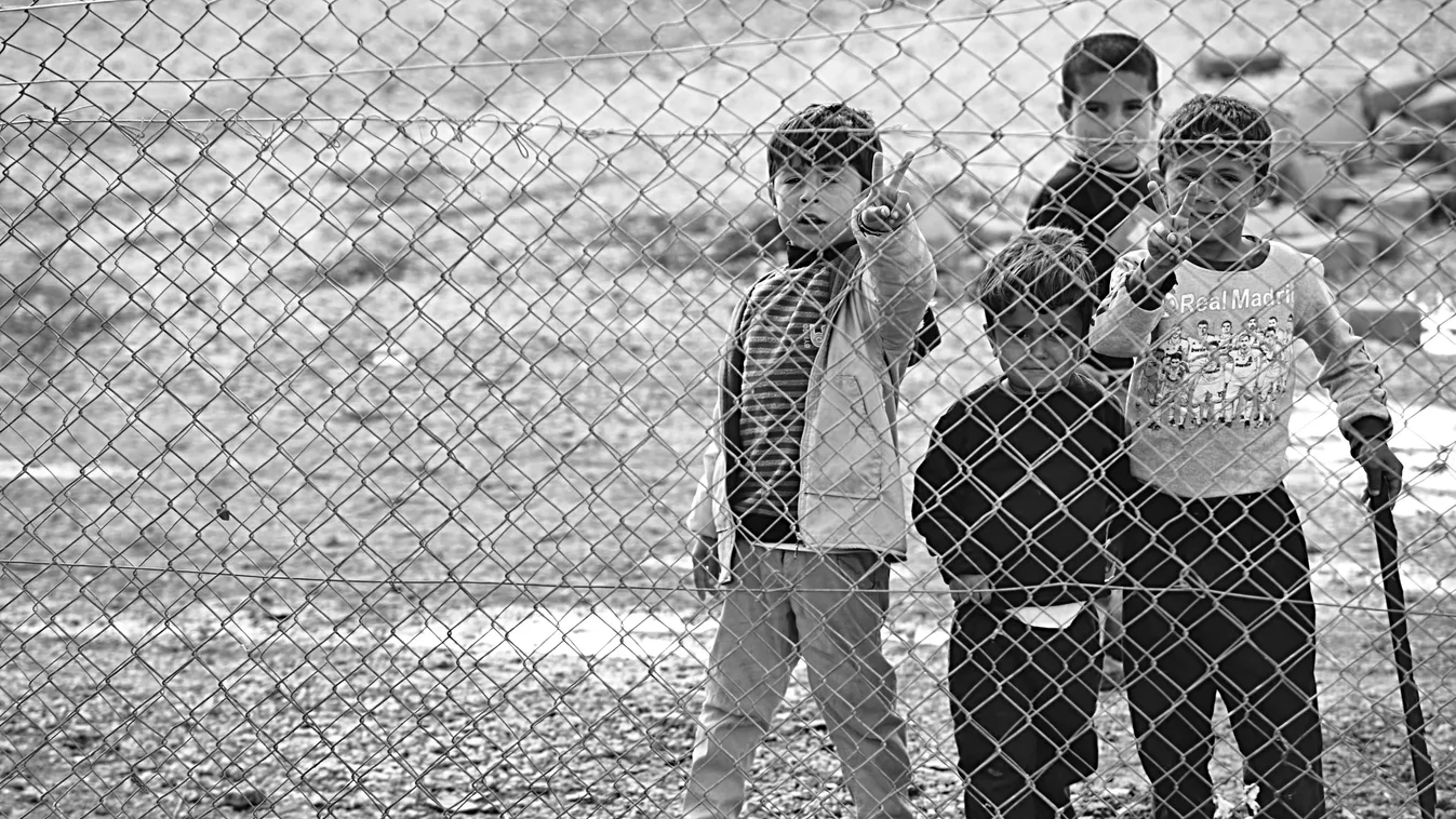 Feltételezett dzsihadisták gyerekeit adta át Irak Törökországnak