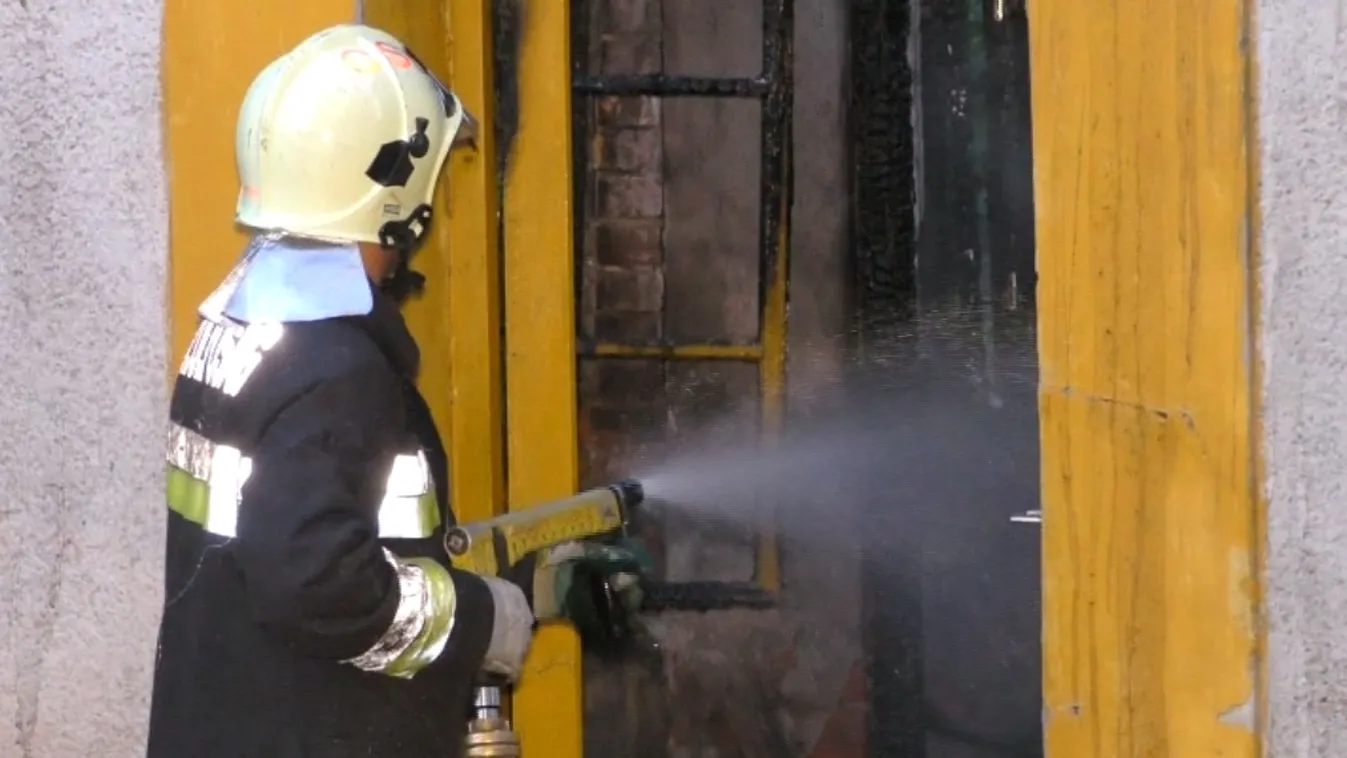 Lángok martalékává lett egy csongrádi szellemház