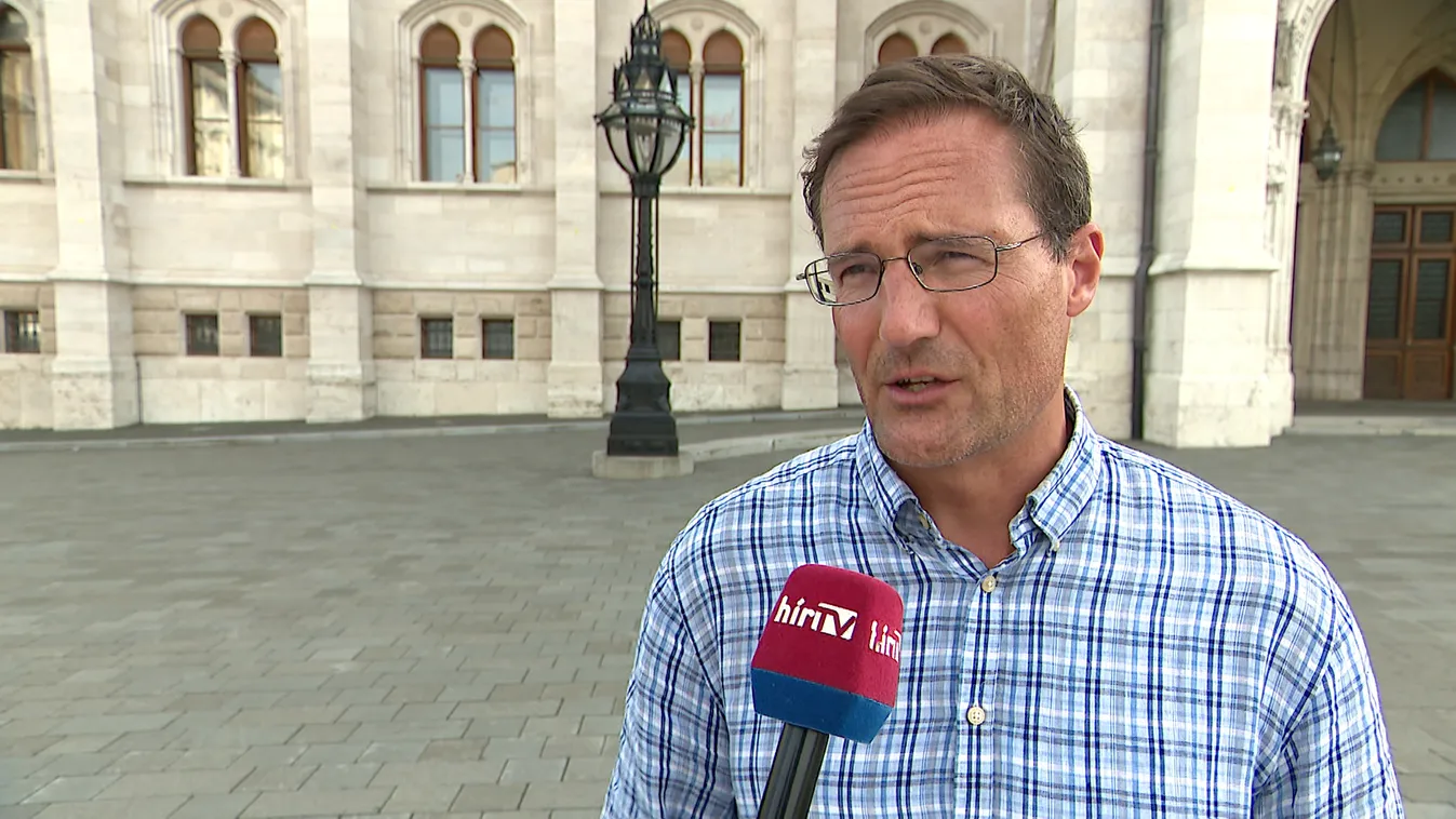 Párton belüli feszültség