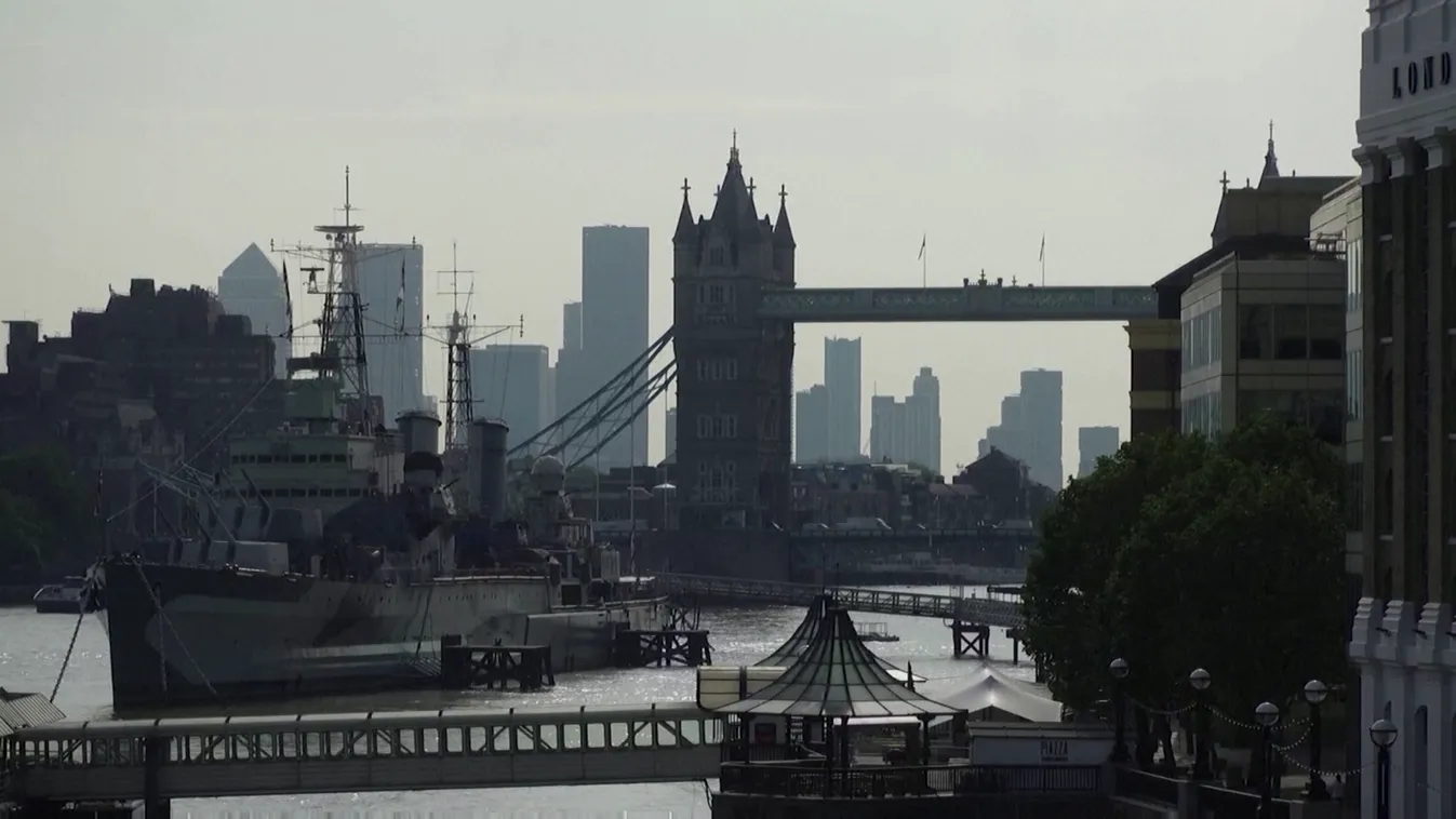 Karanténmentességet kapnak az Angliába utazó, beoltott állampolgárok