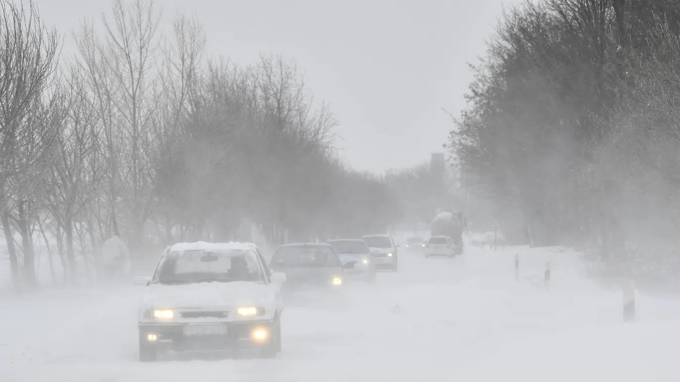 A fél országban hófúvás nehezíti a közlekedést