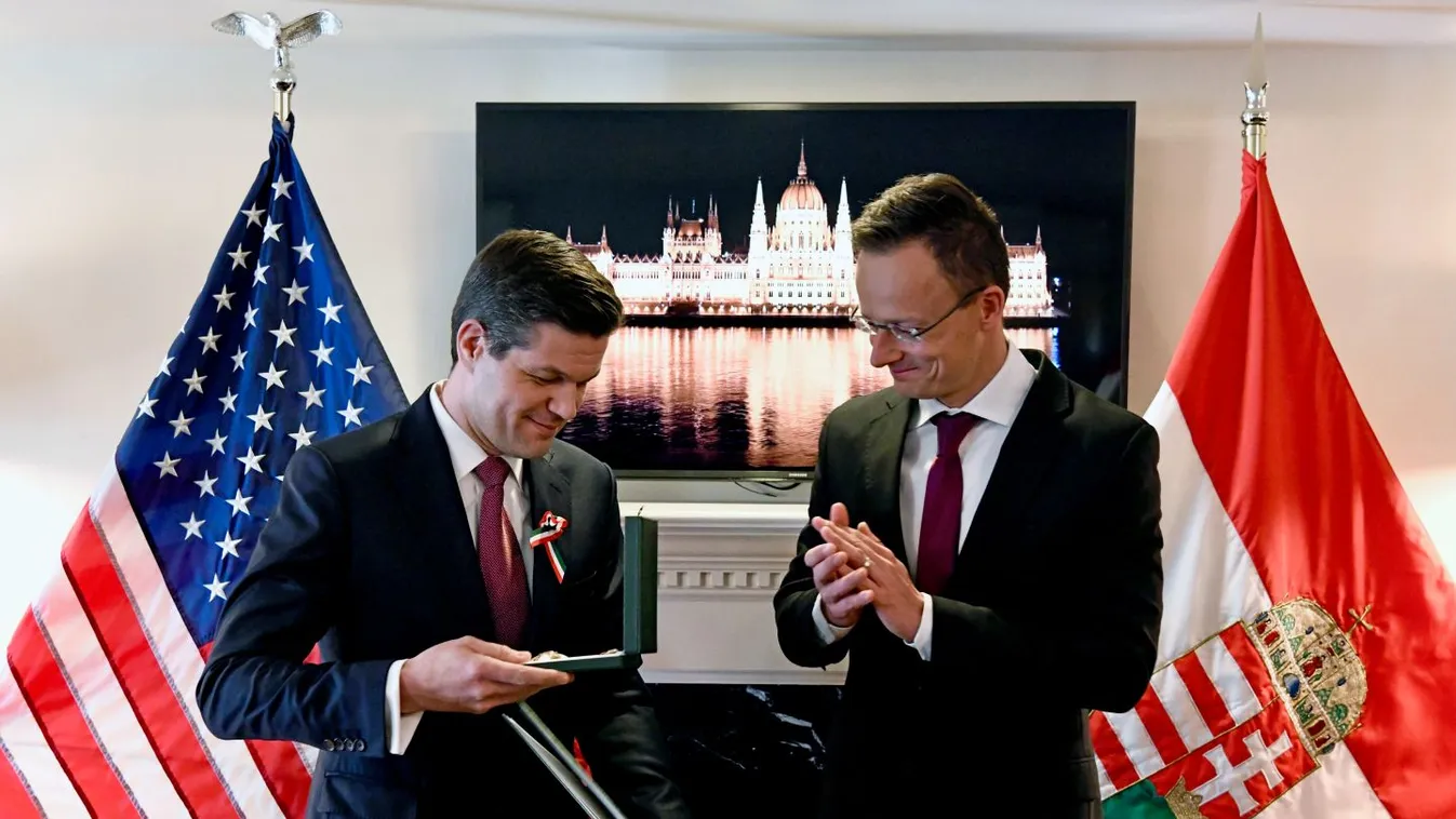 Szijjártó Péter Washingtonban kitüntetést adott át Wess Mitchell volt helyettes államtitkárnak
