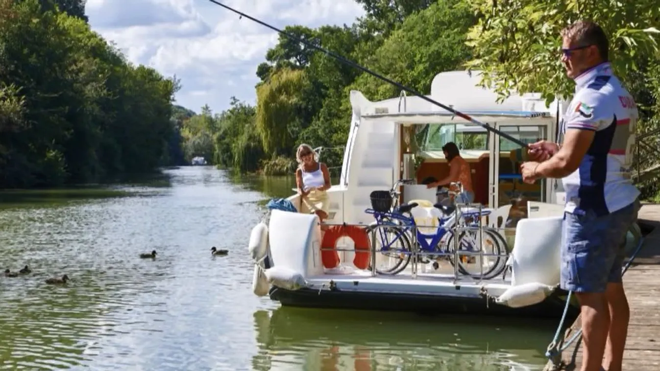 Hamarosan nyaralóhajókat lehet bérelni a Tiszán