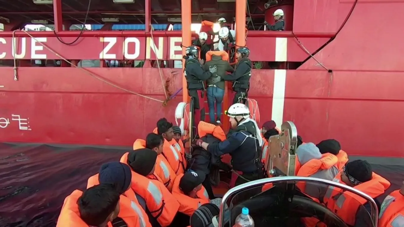 Újraindult a migráns taxiztatás