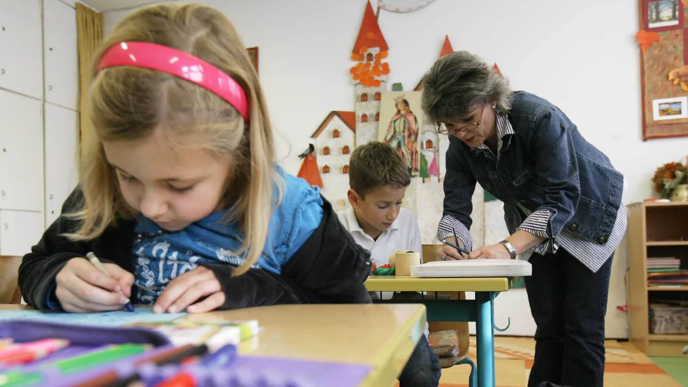 Változik a tanári életpályamodell