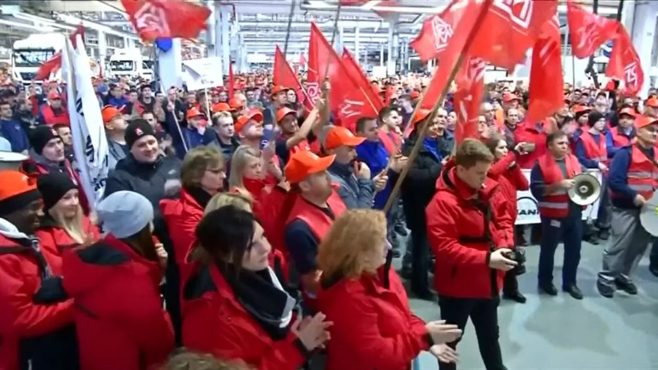 Béremelést és 28 órás munkahetet követelnek