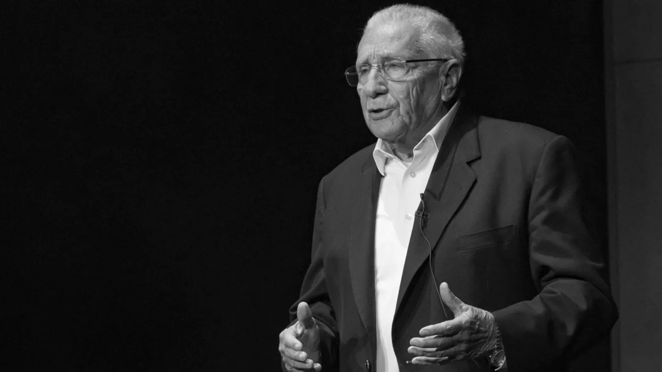 Végső búcsút vettek Ungvári Tamás írótól