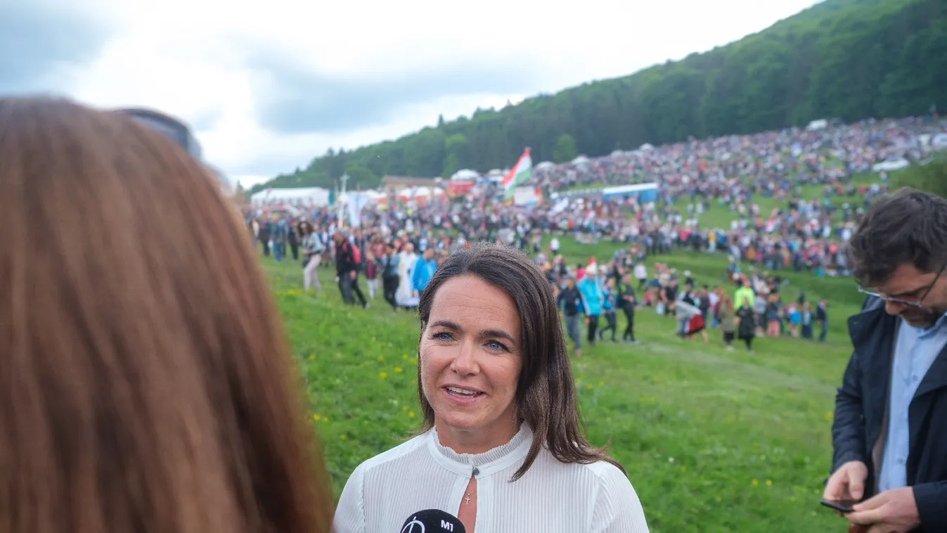 Novák Katalin: a békéért fohászkodni az Úristenhez, egészen más értelmet nyert