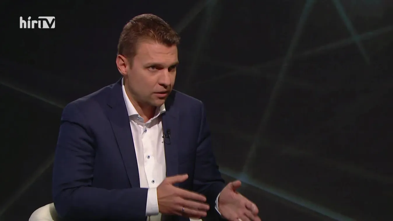 Főhős: Menczer Tamás, a sportriporterből lett politikus