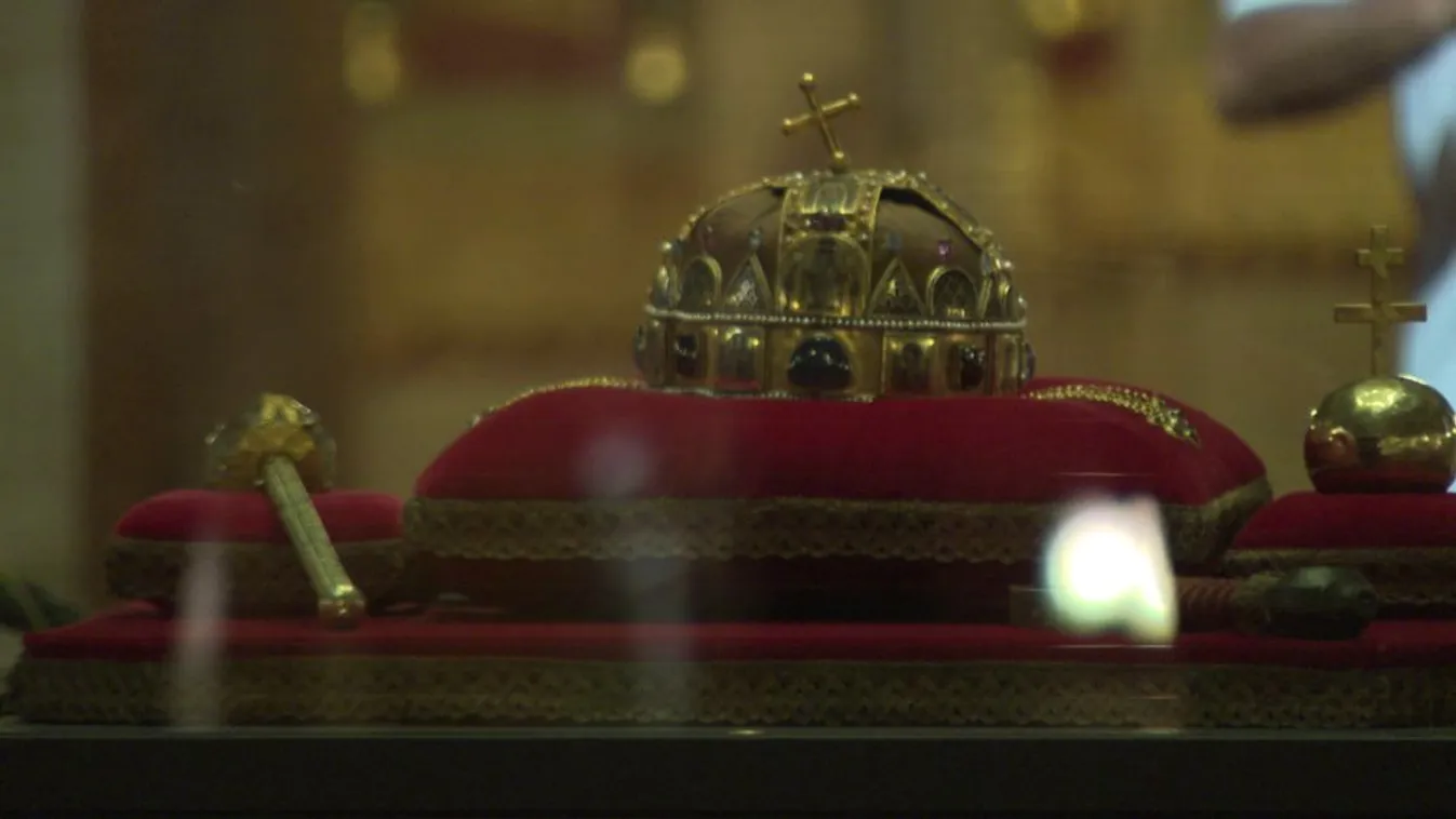 Sokakat a hazaszeretet hívott a Szent Korona látogatására