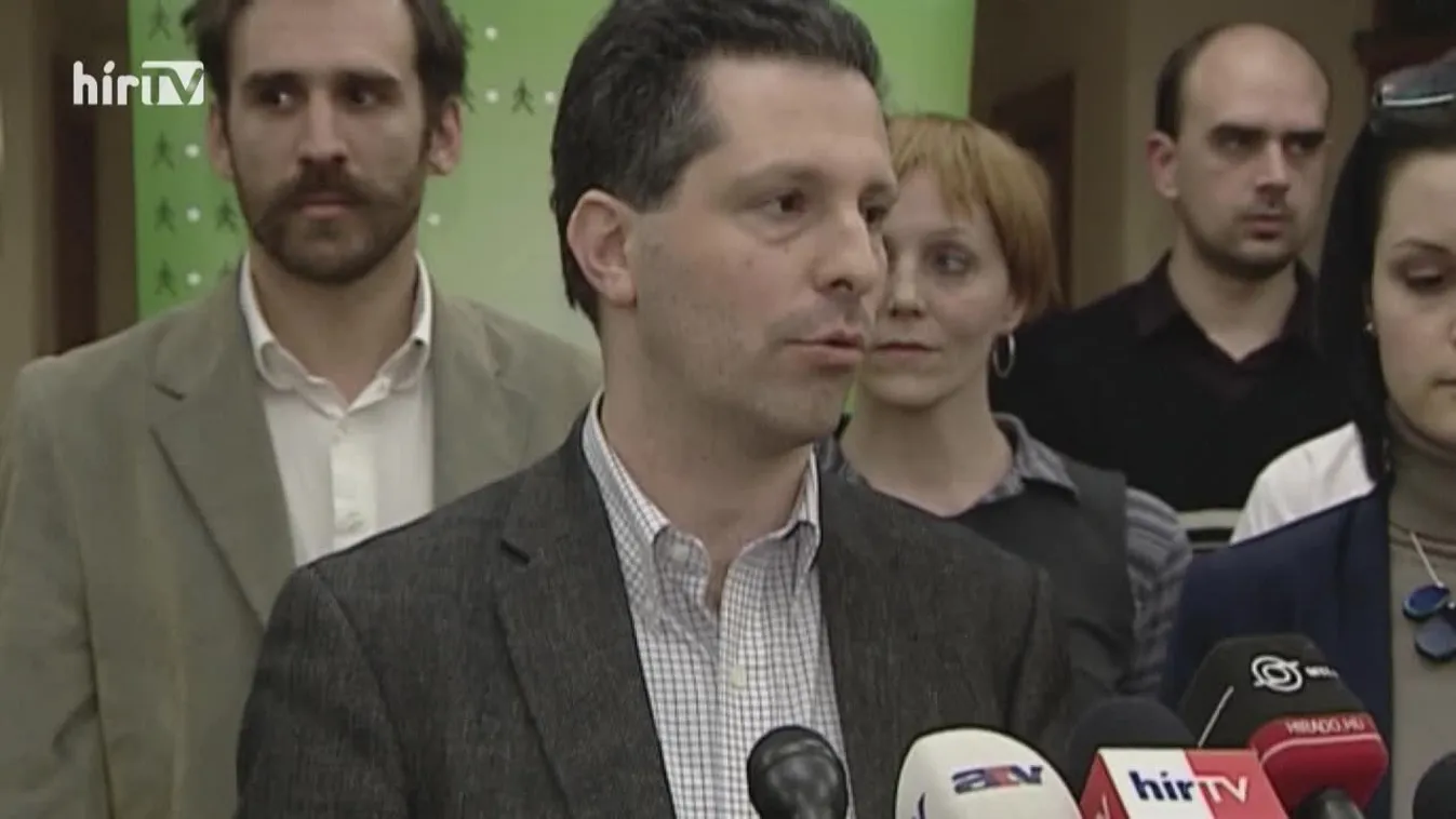 Főhős: „Egy hajóban két irányba nem lehet evezni”