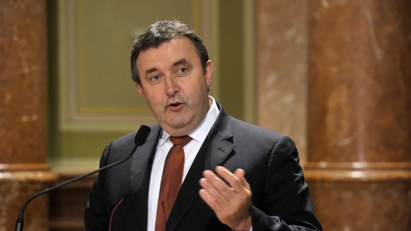 Palkovics: Az MTA átszervezése erősíti a kutatás szabadságát