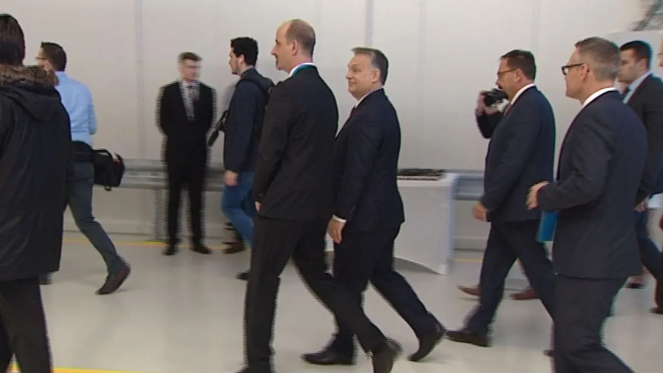 Ismét elsétált a sajtó kérdései elől a miniszterelnök