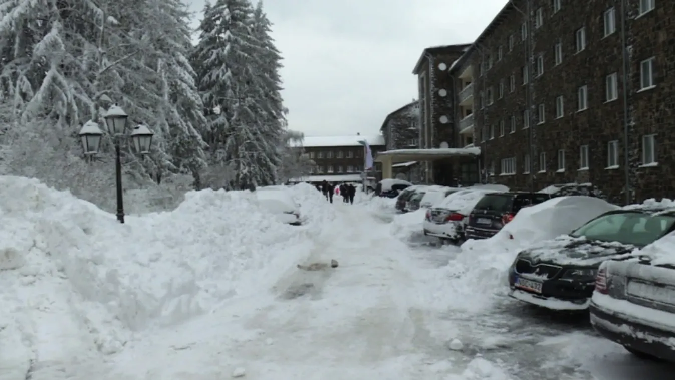 Kétszáz vendég rekedt a Mészáros érdekeltségébe tartozó hotelben