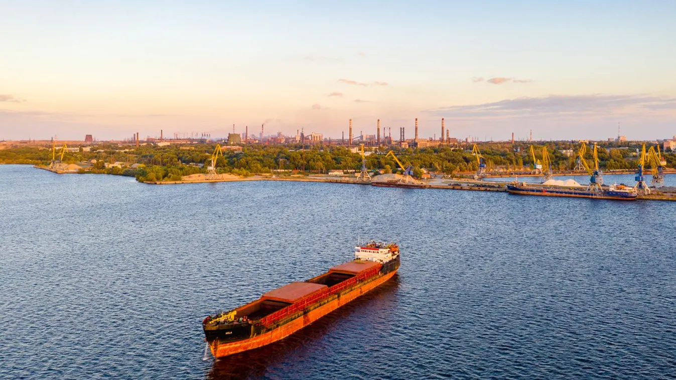 Az ukrán kikötőkben áll a gabona