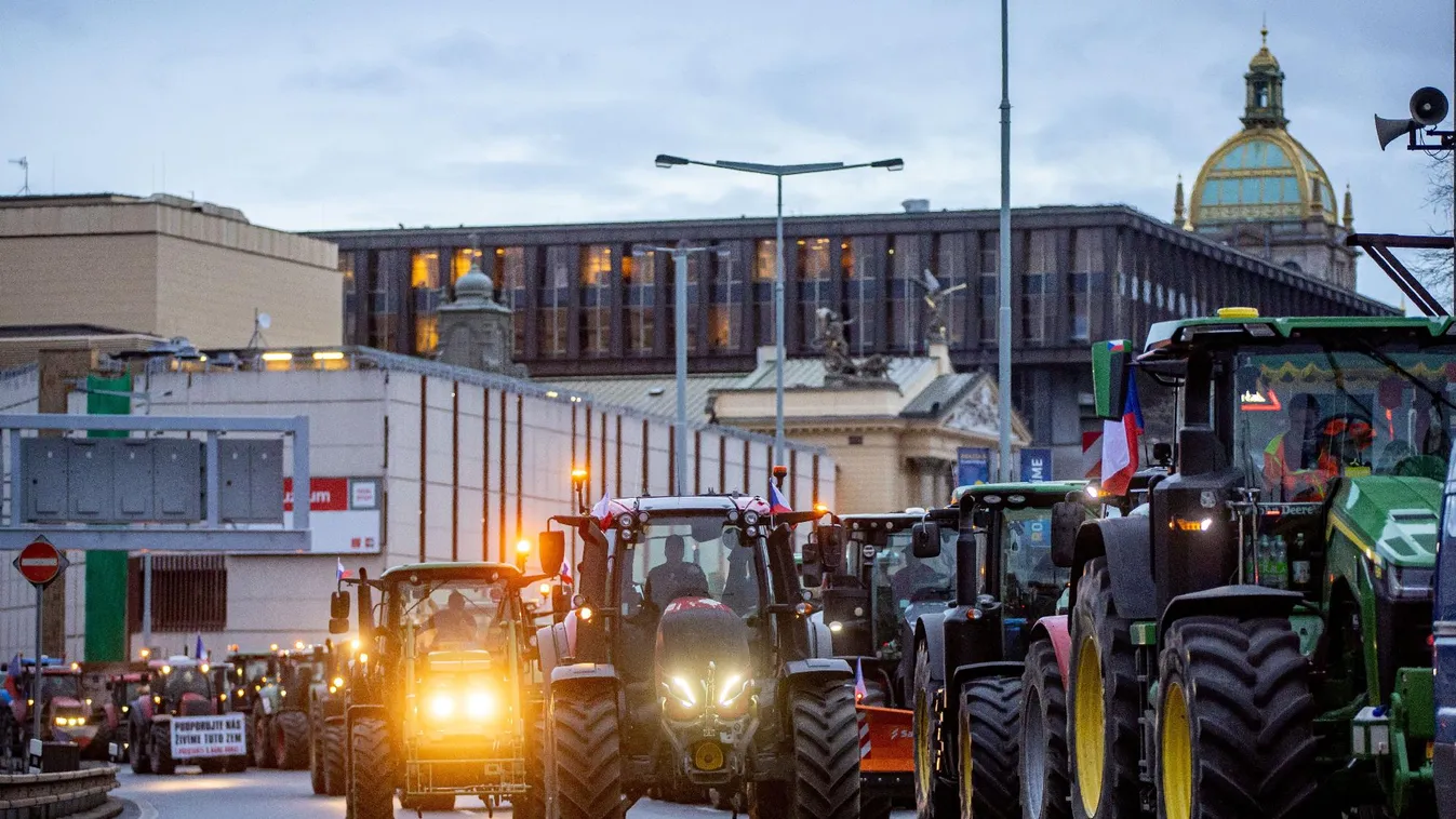 Elözönlötték a traktorosok Prága belvárosát