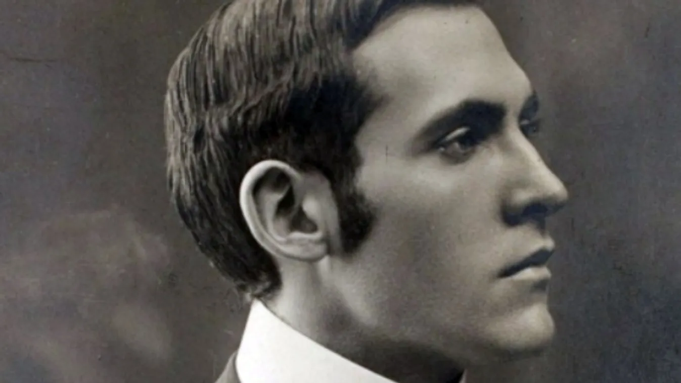 A Parlamentből dobták a mélybe Szőts András színészt a Lenin-fiúk