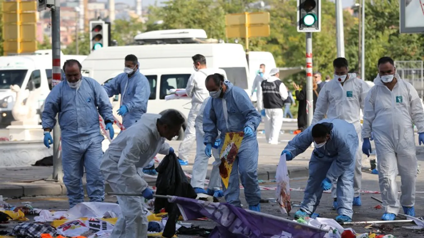 Fivére kezéhez is sokak vére tapad