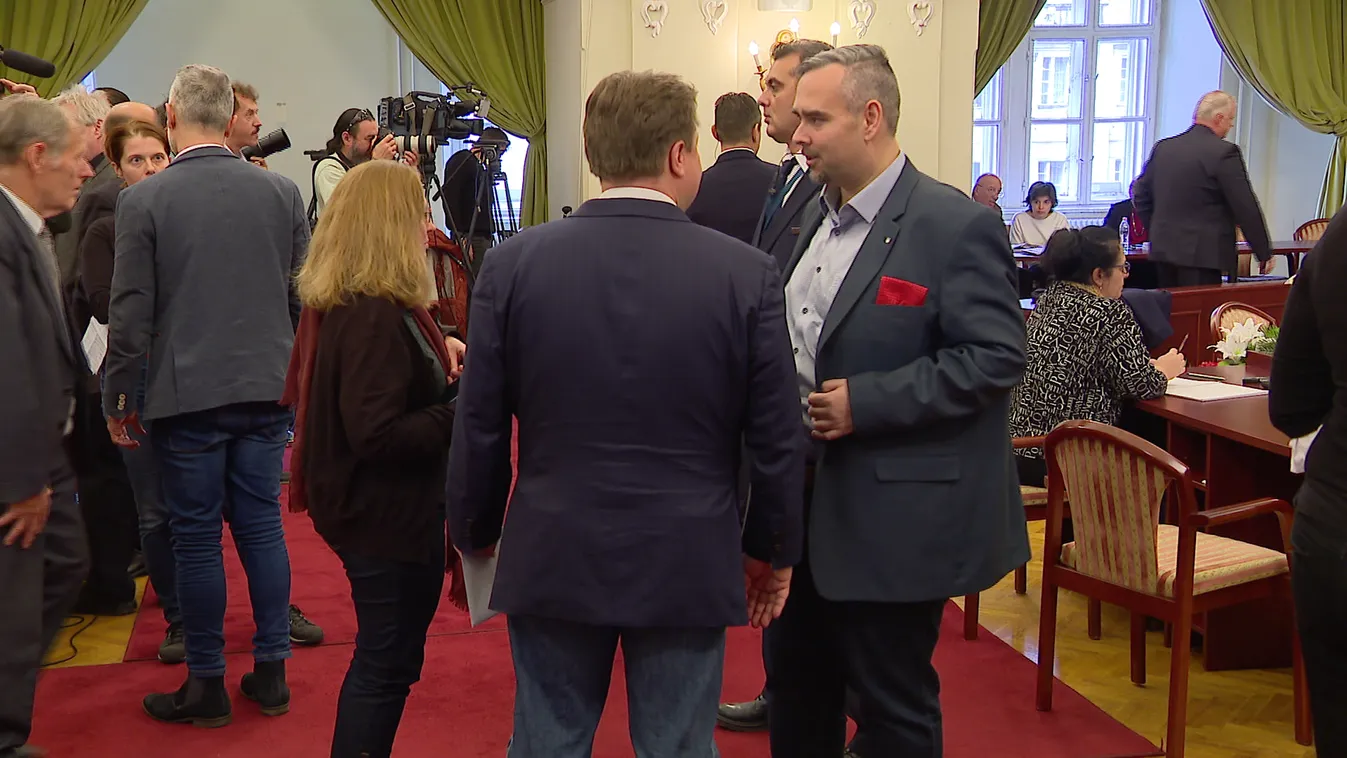 Két szocialista polgármester átlép a DK-ba