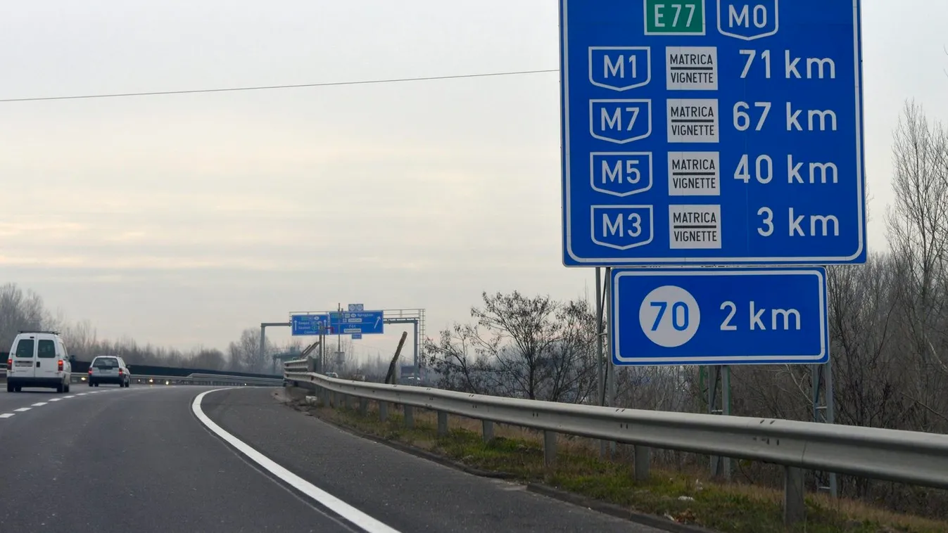 Kigyulladt autó miatt lezárták az M3-ast