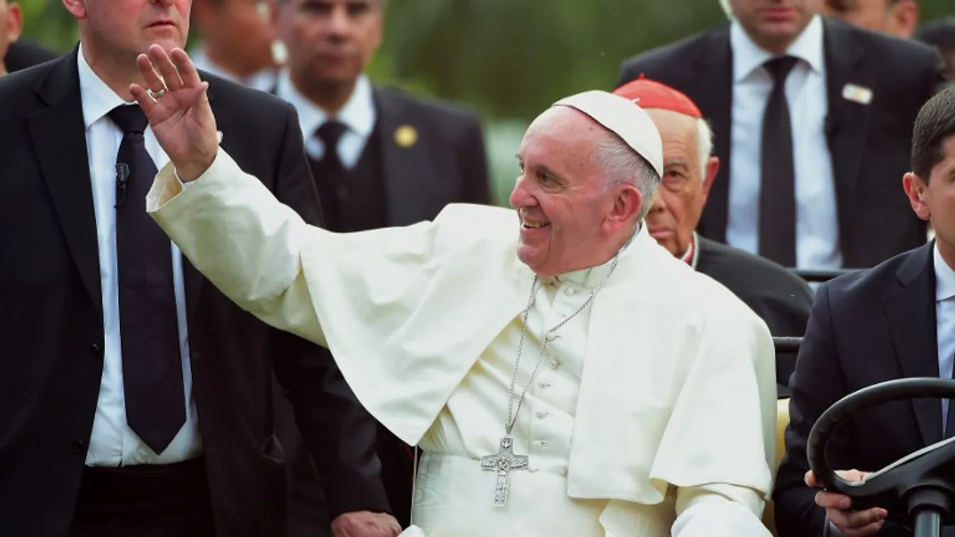 Kihozták a sodrából Ferenc pápát