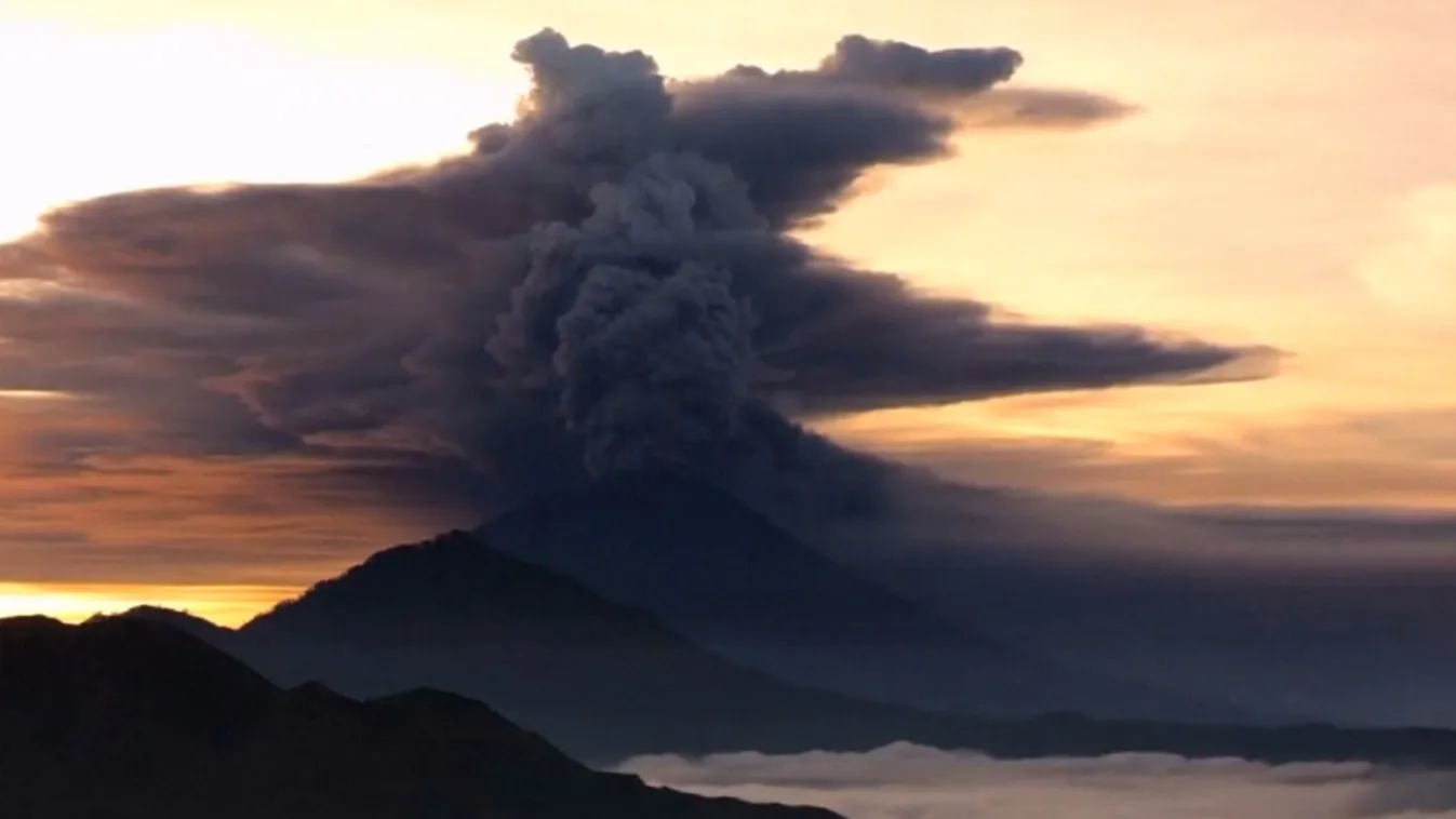 Vörös riasztást adtak ki az Agung vulkán kitörése miatt