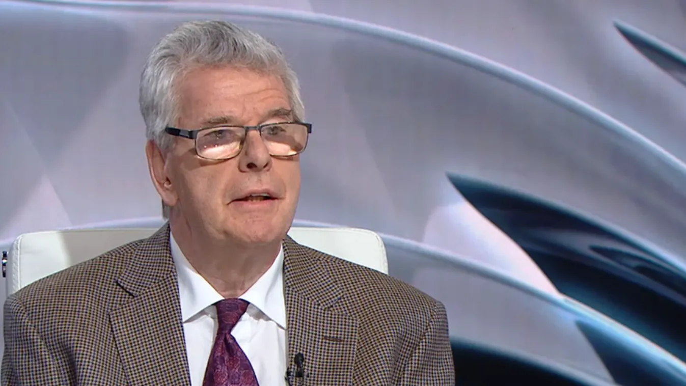 Magyar professzor terápiájával állították talpra a kerekesszékbe kényszerült pápát