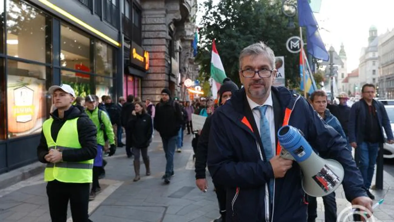 Hadházy Ákos: Ócska, fizetett politikai aktivista, nem korrupcióellenes hős!