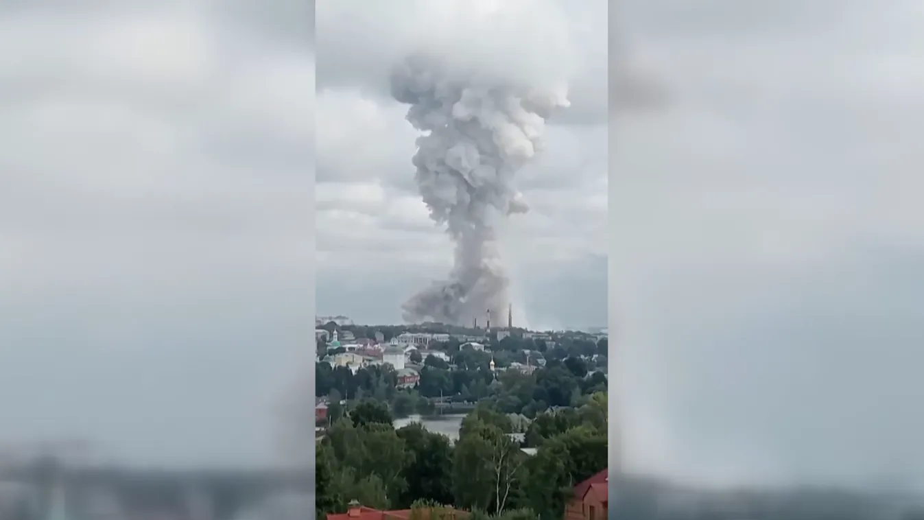 Lángokban áll egy gyár Moszkva közelében